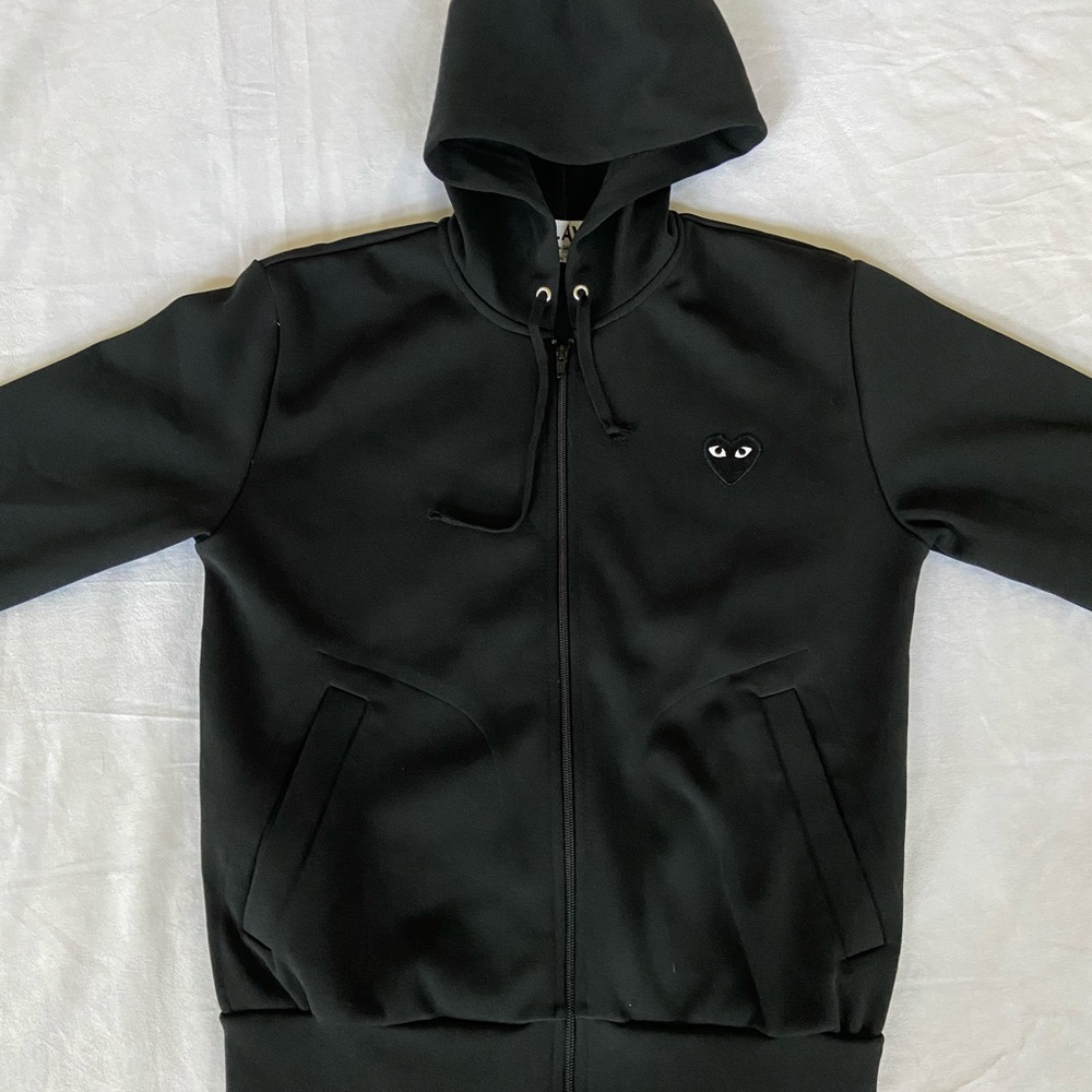 cdg black zip up hoodie